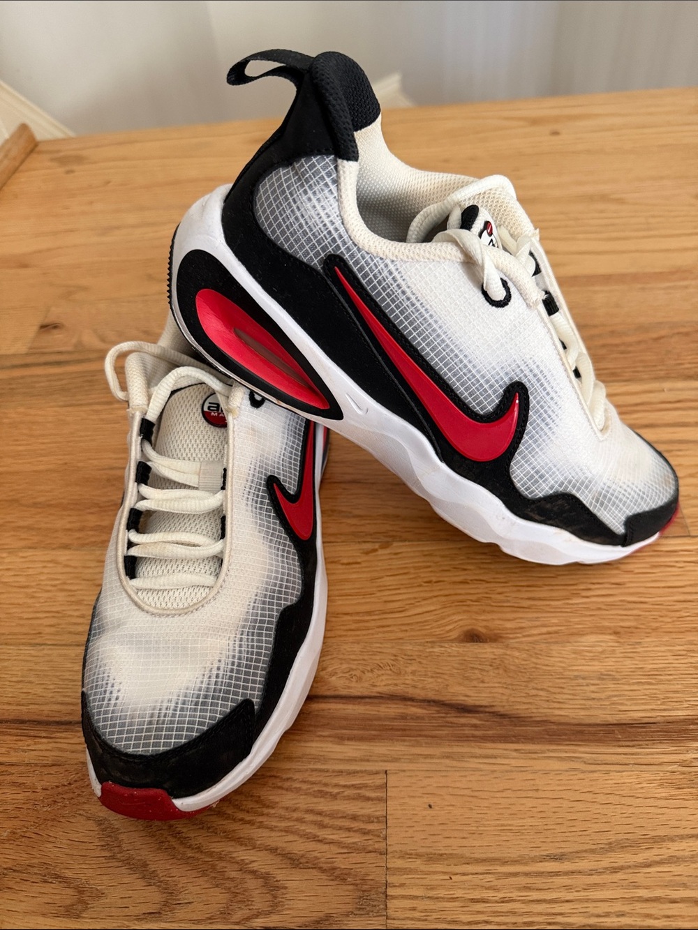 Kids 5Y Nike Air Max Nova White Black Red Mesh Sneakers